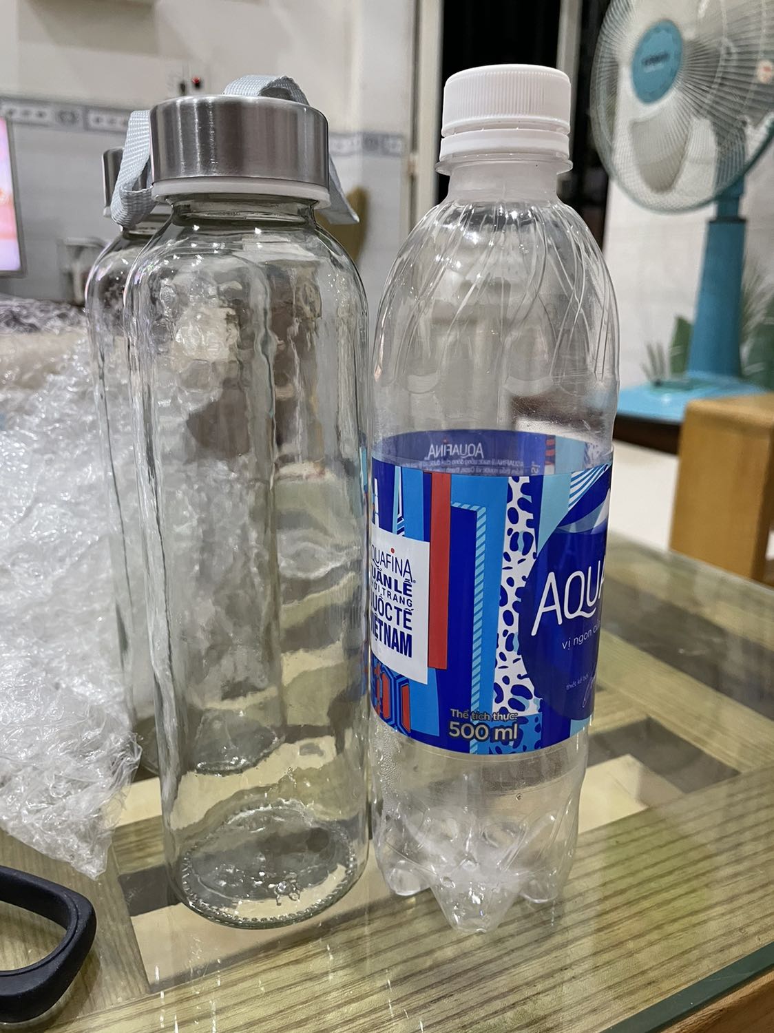 Hàng đóng gói cẩn thận. Tuy nhiên là hàng lỗi. Nhưng giá rẻ, mình sử dụng trong nhà nên ok, good. Kích thước gần bằng chai nước suối 500ml nhé mn