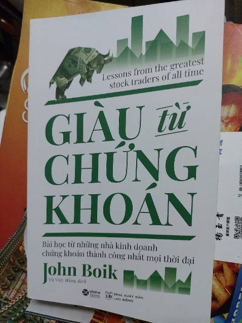 Sách viết về các nhà đầu tư kỳ cự. Giao hàng nhanh, sách bọc cẩn thận.