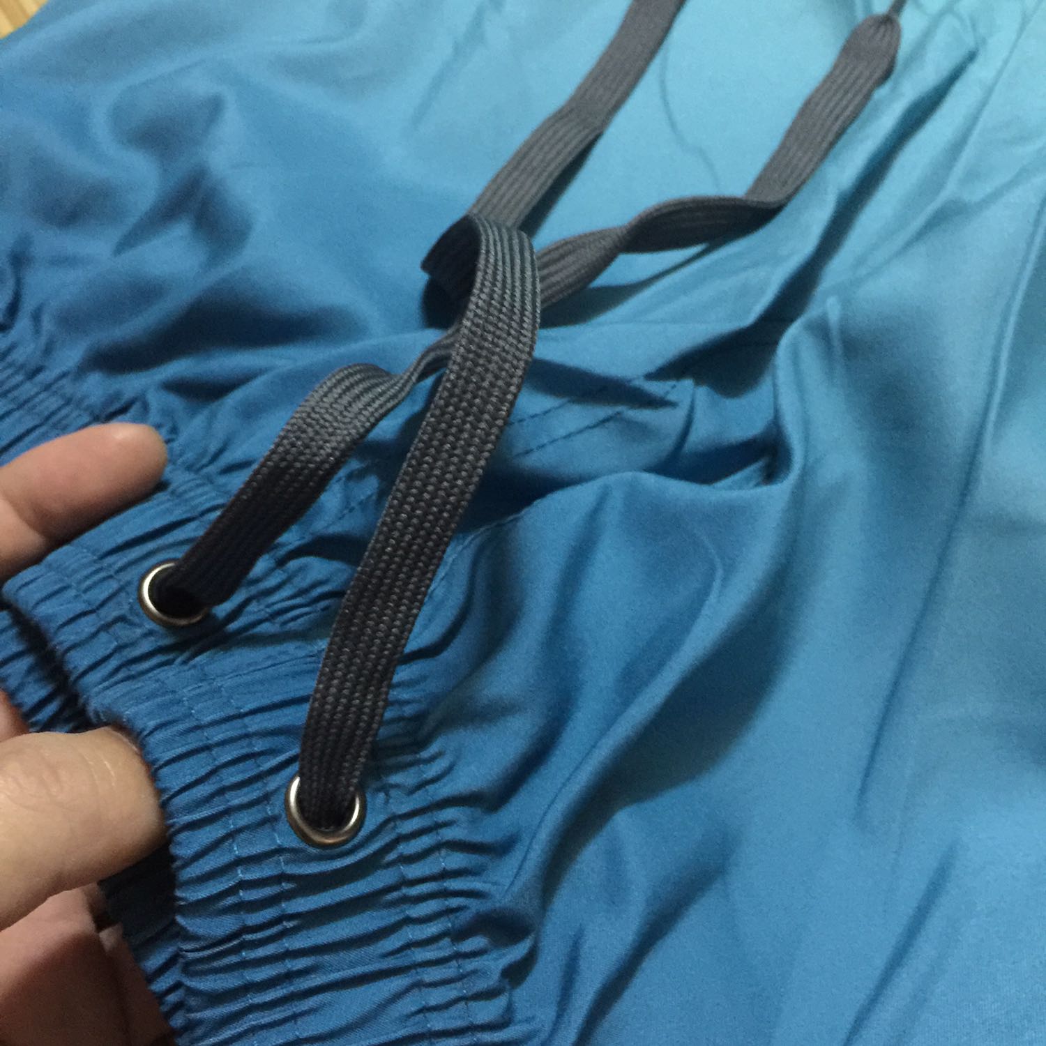 Cũng ok, chất vải này ít thấm nước