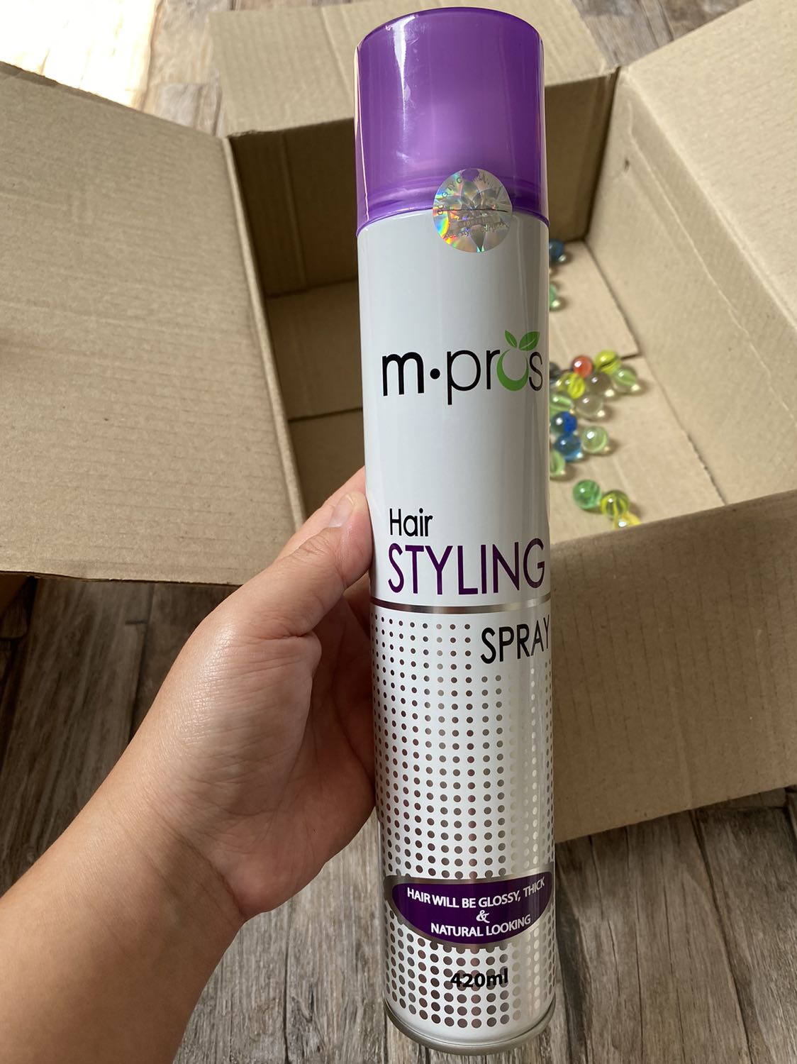 Mục đích mua về k phải để xịt tóc nên k bình luận vụ này được. Nhưng sản phẩm mới, date còn rất dài, gói hàng kỹ nên 4 sao nha!