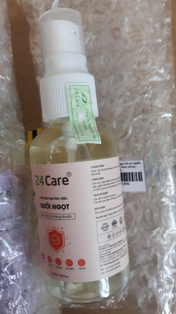 Hương bưởi này có lẽ là mùi sẽ hợp với nhiều người nhất. Thơm ngọt dịu mùi tinh dầu bưởi, có 1 ít mùi sả. Chai nhỏ tiện mang đi, có chai lớn 100ml nữa mà tớ mua này xài thử trc hehe