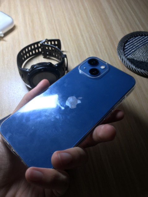 ốp méo, cũ, nhựa in thì chỗ dư chỗ xước tùm lum, iphone mới mua bọc vô nhìn như xài mấy năm rồi vậy