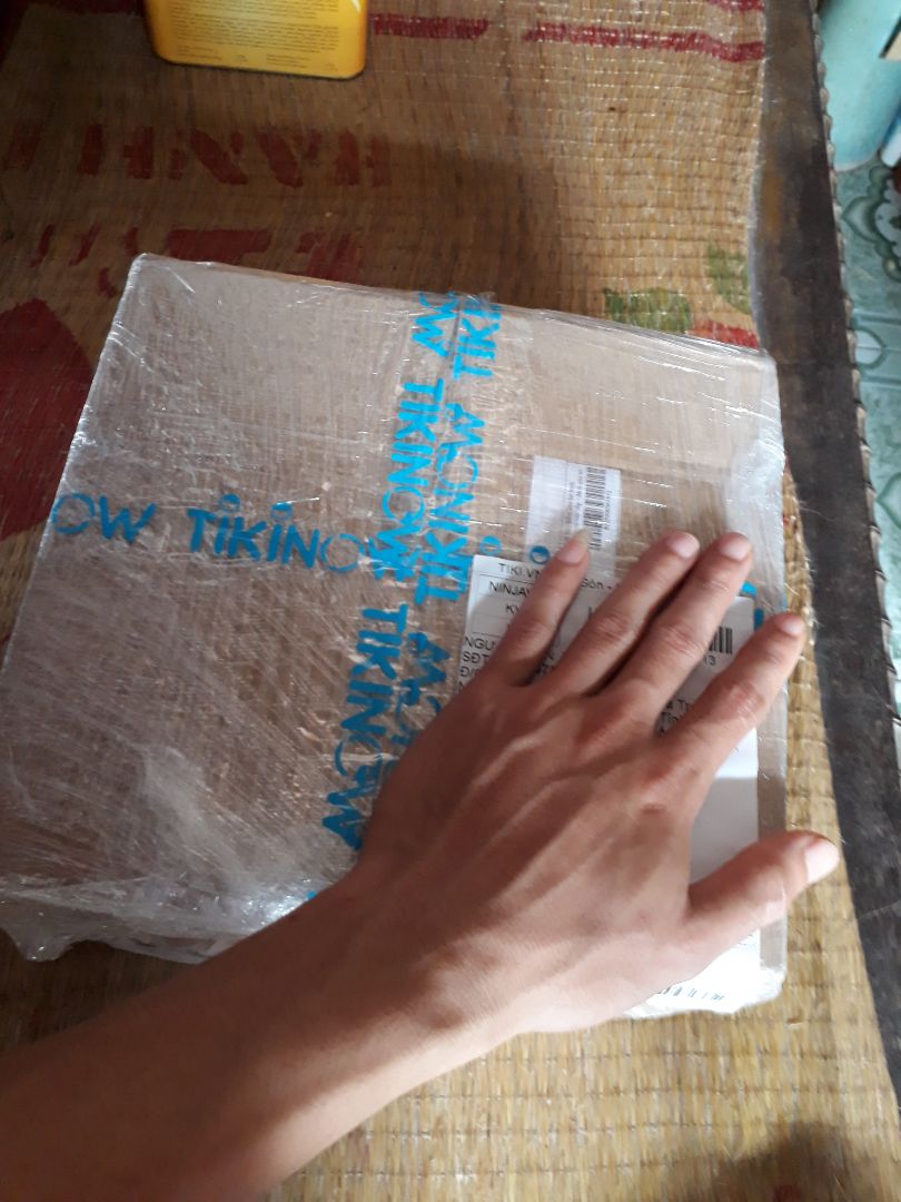 giấy 3 lớp rất dày mềm mịn. giá quá tốt rẻ hơn ra tạp hoá mua nữa. nói chung là dùng rất ok.