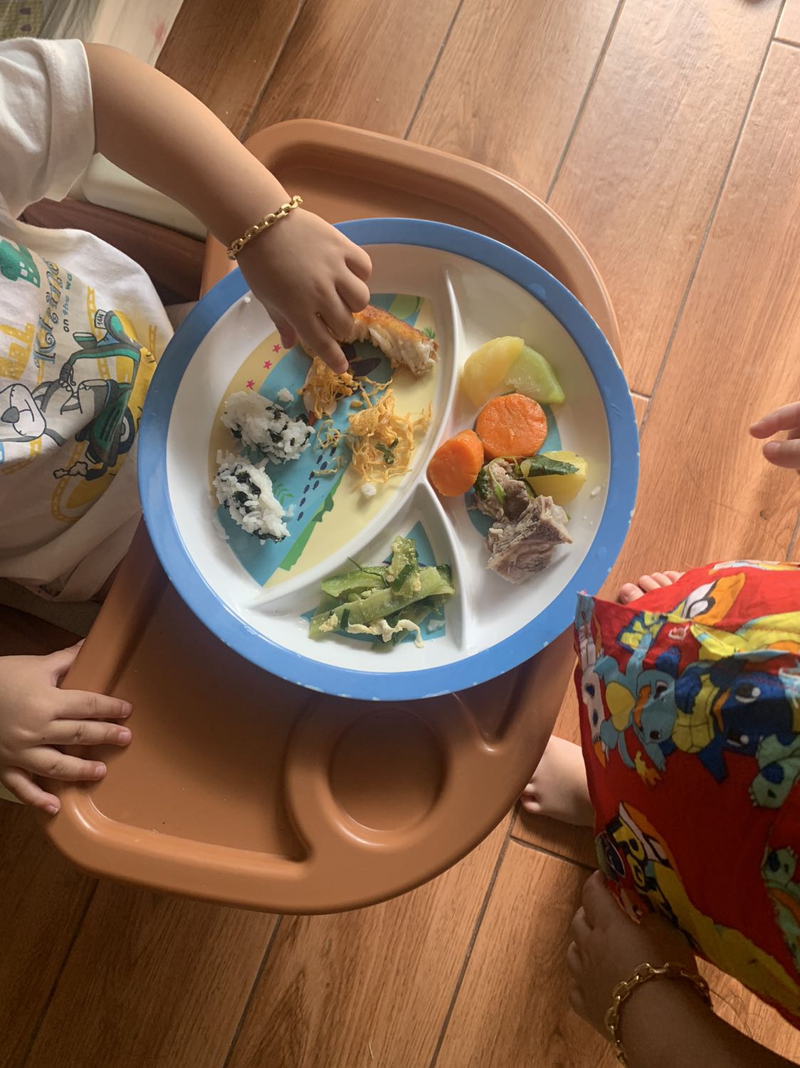 Đặt hàng tính tiền đầy đủ sản phẩm nhưng giao thì giao thì thiếu chai nước mắm em bé của mình..nhờ phụ huynh nhận hàng nên đến hôm nay khui ra mới biết ko hề có chai nước mắm em bé chỉ có 2 tĩn gốm Đặt hàng tính tiền đầy đủ sản phẩm nhưng giao thì giao thì thiếu chai nước mắm em bé của mình..nhờ phụ huynh nhận hàng nên đến hôm nay khui ra mới biết ko hề có chai nước mắm em bé chỉ có 2 tĩn gốm