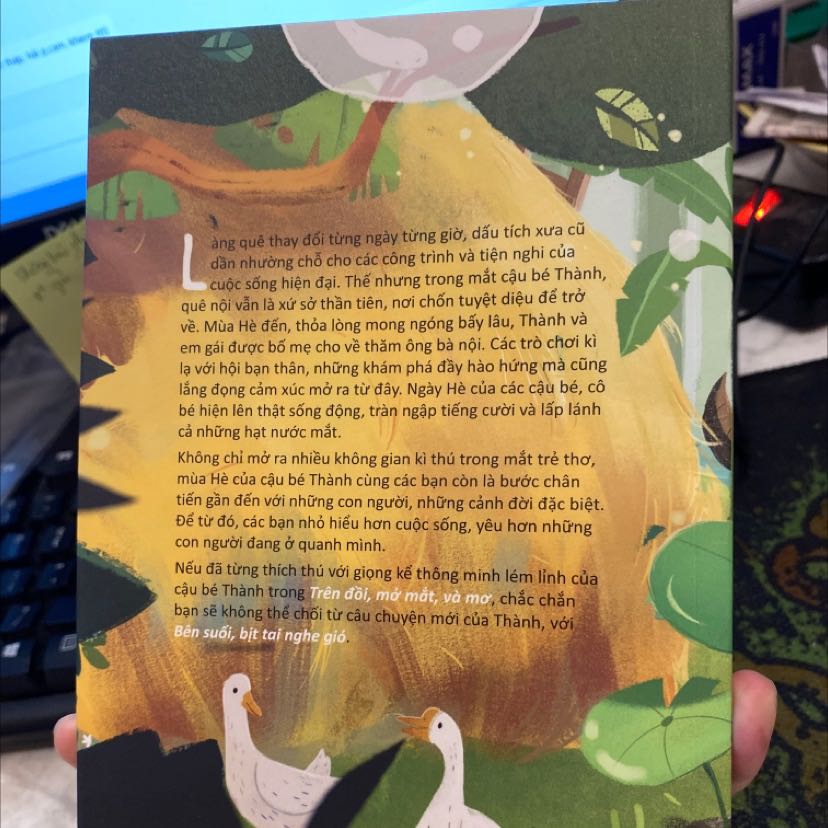 Giao nhanh, shiper thân thiện. Phù hợp vs thiếu nhi. Có quyển rồi nhưng mua thêm để tặng đứa em. 
K chỉ mở ra nhiều k gian kì thú trong mắt trẻ thơ, mùa hè của cậu bé Thành cùng các bạn còn là bước chân tiến gần đến những con người, cảnh đời đặc biệt.