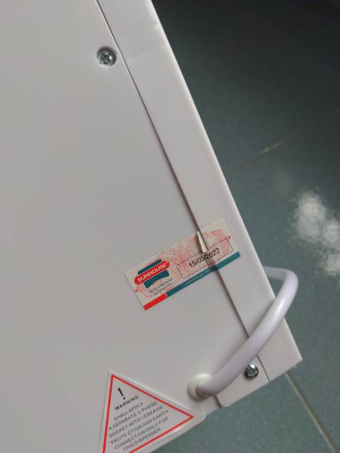 Nhận xét khách quan sản phẩm khi chưa sử dụng:
- Dàn nhựa quá ọp ẹp, lỏng lẻo, tem bảo hành auto rách trước khi mở hộp
- nút lấy nước lắp ráp sơ sài, lỏng lẻo, bị lệch mất cân đối