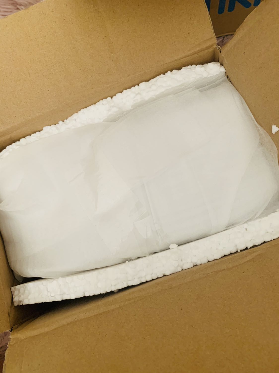 Cực kì hài lòng về cách gói hàng rất cẩn thận, sp rất đẹp đúng vs hình ảnh. Tks shop và tiki nhiều nha!!!!