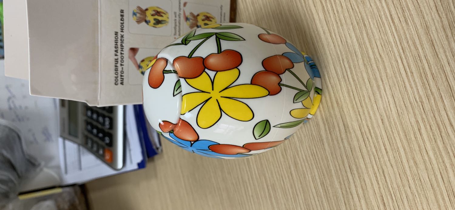 Hình 1 kiểu mà hàng giao lại 1 màu khác nhau. Chán