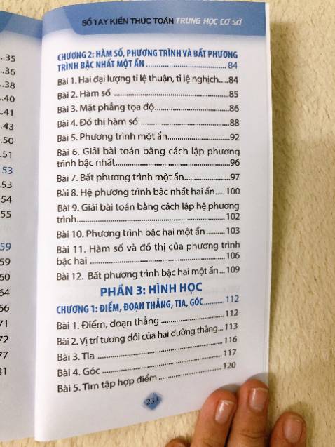 Sổ tay tổng hợp rất chi là đầy đủ nhe (mình gửi mục lục cho các bạn nào cần tham khảo nè). Đúng là "sổ tay" nên khổ sách nhỏ gọn, cỡ bằng một bàn tay thôi. Chỉ là nếu như sách thêm một vài phần bài tập thì tốt hơn ấy, chứ nếu chỉ là lí thuyết thôi thì lên mạng search thôi. Cơ mà lí thuyết được tóm tắt tốt.