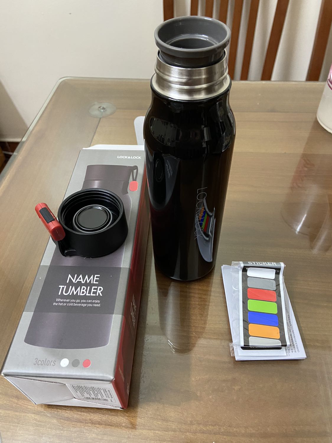 Giao hàng nhanh, nửa đêm 0h đặt mà 8h sáng đã alo giao hàng rồi
Chưa kịp dùng nên chỉ đánh giá sơ qua, sp hoàn thiện tốt, loại này sơn bóng ánh kim đẹp nhưng có 1 điểm là dễ bám vân tay & móc đeo hơi cứng và nhỏ nên để xách ko tiện lắm