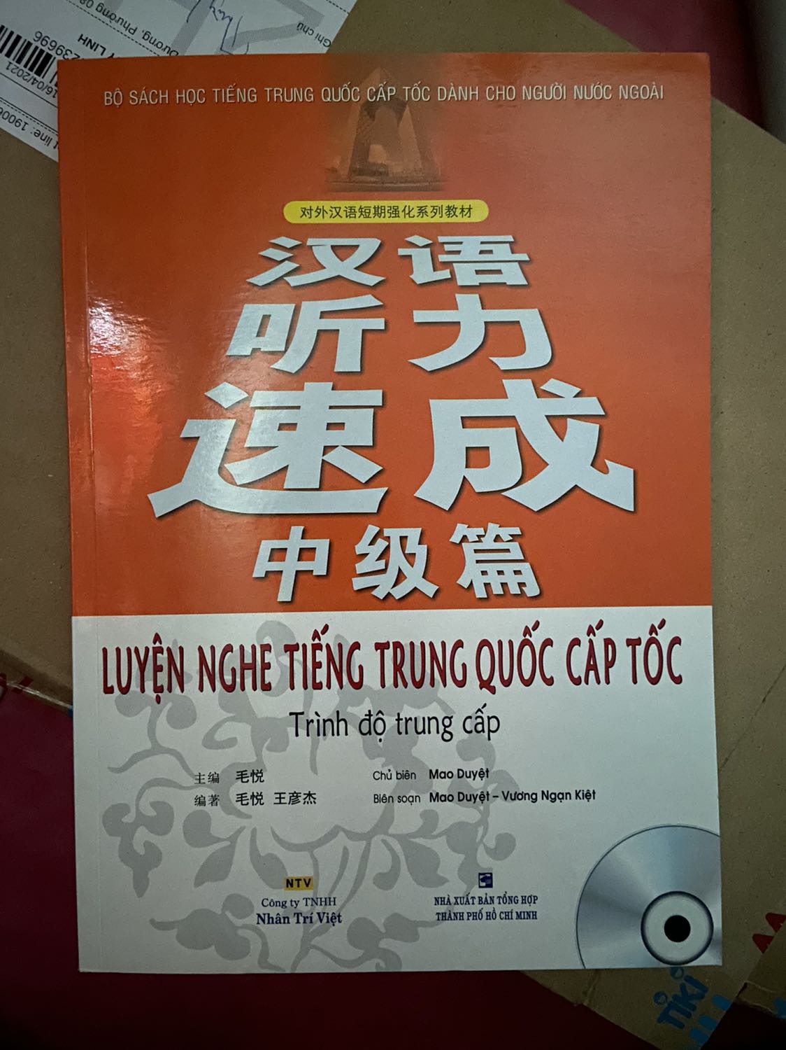 Sách mới, đẹp, tiki giao hàng siêu nhanh, nhưng mà cuốn này lại không được bọc giống mấy cuốn khác, còn nội dung mình không biết sao tại chưa mở ra xem