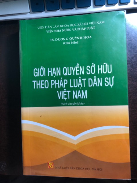 Sách với nội dung chuyên khảo về quyền sỡ hữu tài sản,đặc biệt QSH TS phi vật chất đã phân tích rất sâu, dễ hiểu và có thể mở rộng cho người đọc khi nghiên cứu nâng cao. Cảm ơn nhà sách VietNambook đã hỗ trợ sách nghiên cứu tốt.