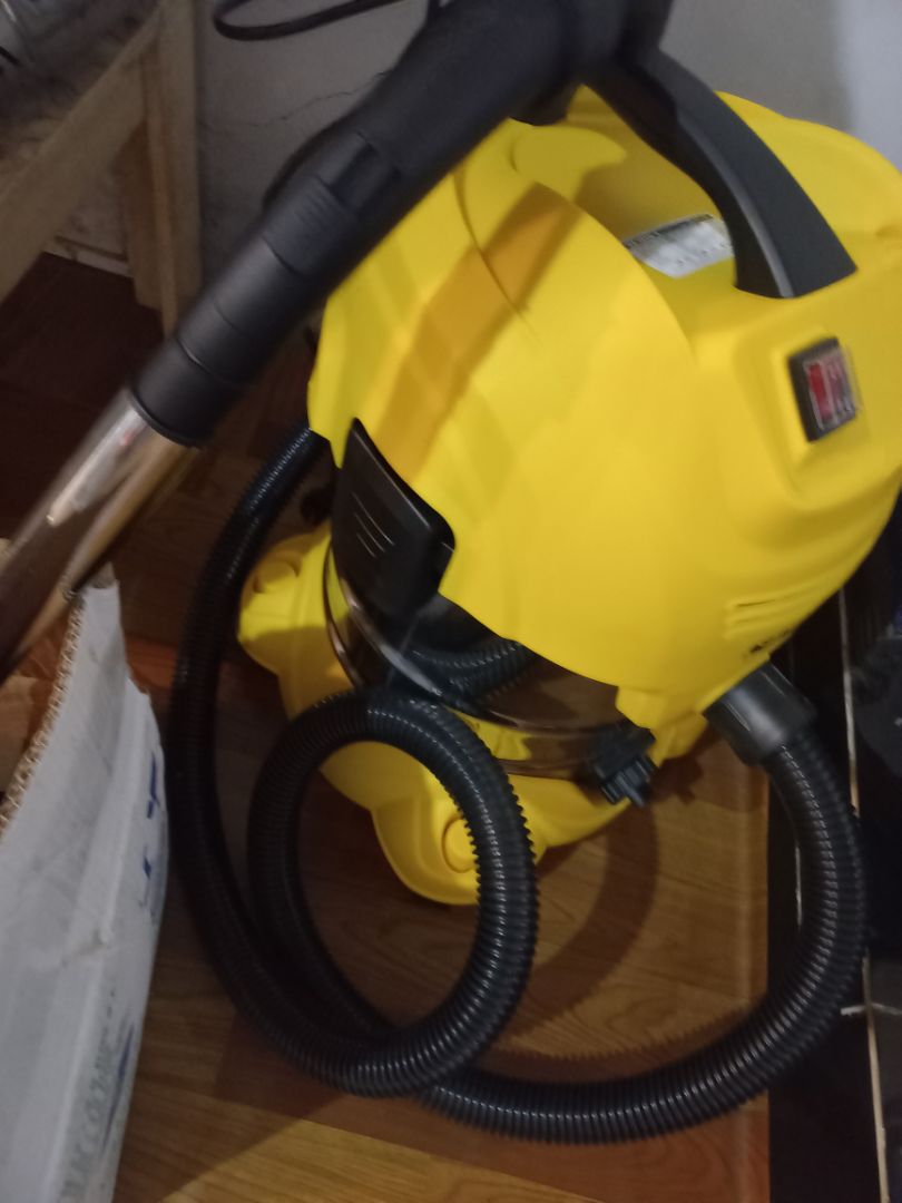 xài thích lắm, tuy ồn nhưng hút rất sạch, do nhà mình dài tầm 30m 2  phòng ngủ nên chỉ cần thay 3 lần chui cắm là hút hết nhà, tháo lắp vệ sinh cũng dễ, 1 lần mình hút tầm 30p mà máy cũng ko nóng,cá nhân mình rất thích