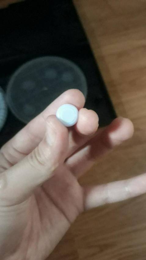 Bàn cờ đẹp mới đầu mở ra hơi có mùi, cứ tưởng to nhưng rất nhỏ cute mik đổi qua hộp lớn cho dễ bóc quân đủ ko thíu khá ok. Cờ có nam châm nên bám khá tốt
Shop giao hàng nhanh đặt hôm sau là về đặc biệt là anh admin rấc là cutee haaa