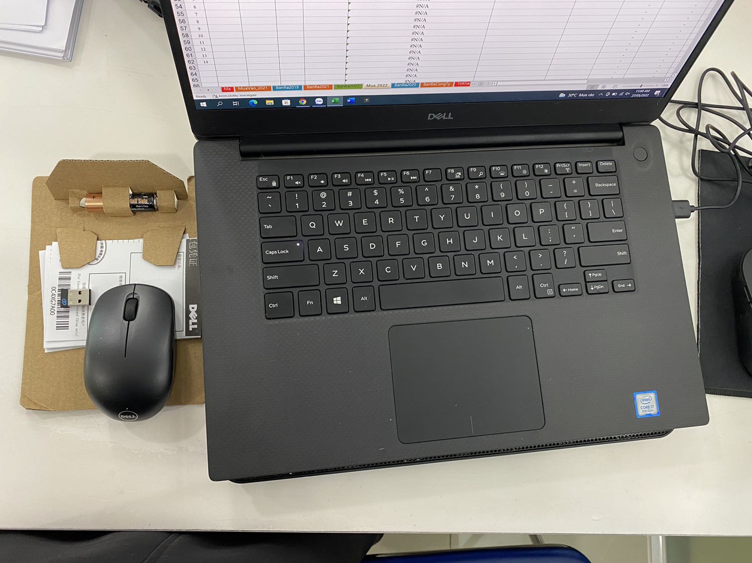 Mua Chuột này cho cùng hãng máy Dell , xài tốt, được tặng kèm một cục pin tiện lợi !