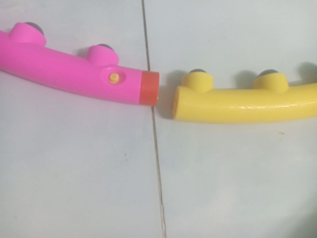 thất vọng, hàng quá kém chất lượng , vừa mới lắc đc vài vòng đầu tiên rơi xuống đã gẫy luôn . rất mong đc hỗ trợ