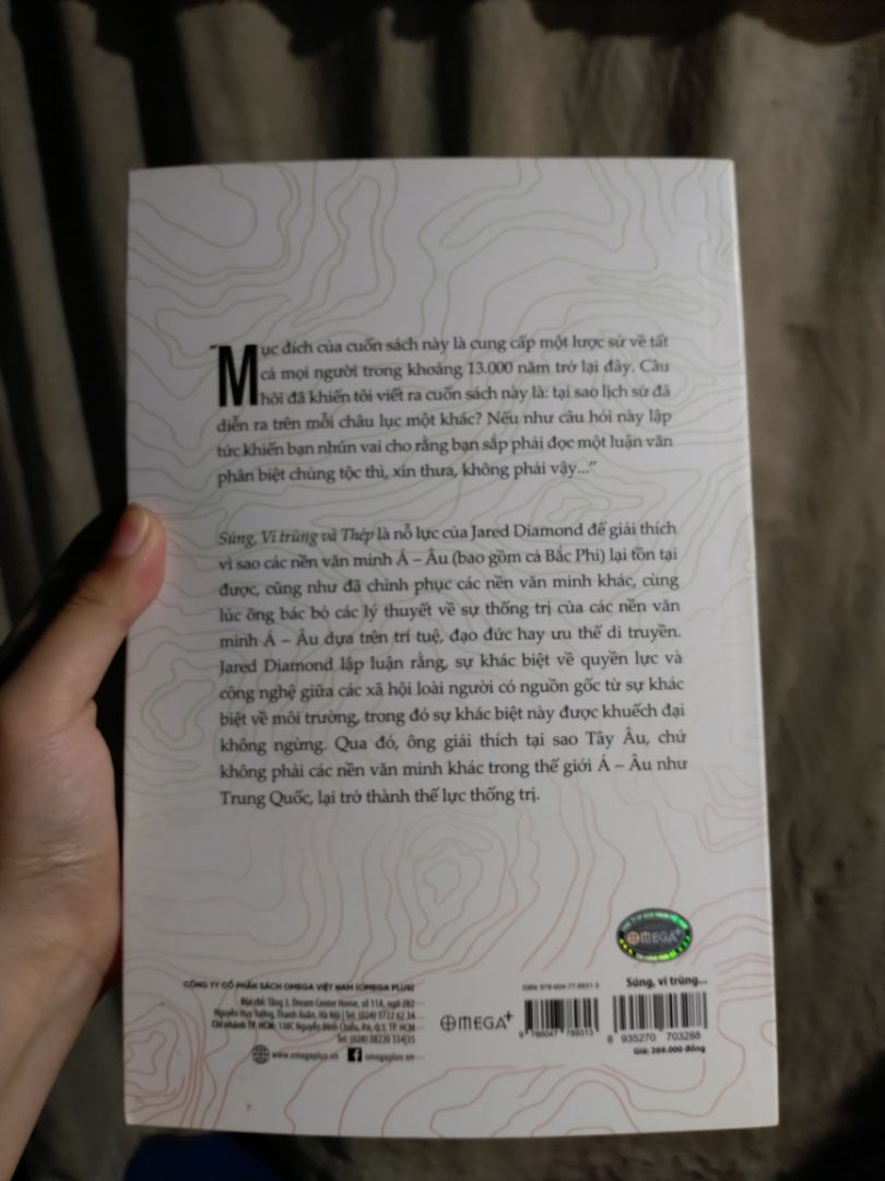 cá nhân mình vì không nghiên cứu về lĩnh vực này đọc review hay ho nên tìm mua nhưng thật sự nd trong sách rất sâu rộng và khó nuốt vs mình nên mấy bạn nên tìm hiểu kĩ trc khi mua về đọc. về vch thì k có gì phàn nàn sách rất dày và giấy trơn mịn k lỗi hỏng gì