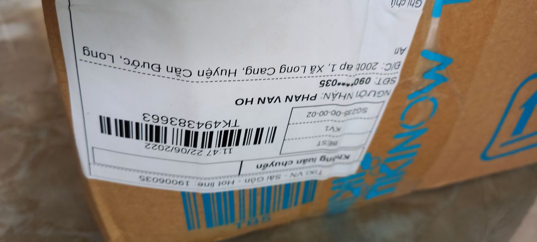 mua 2 chai khi nhan xong mở ra bể hết 1 chai