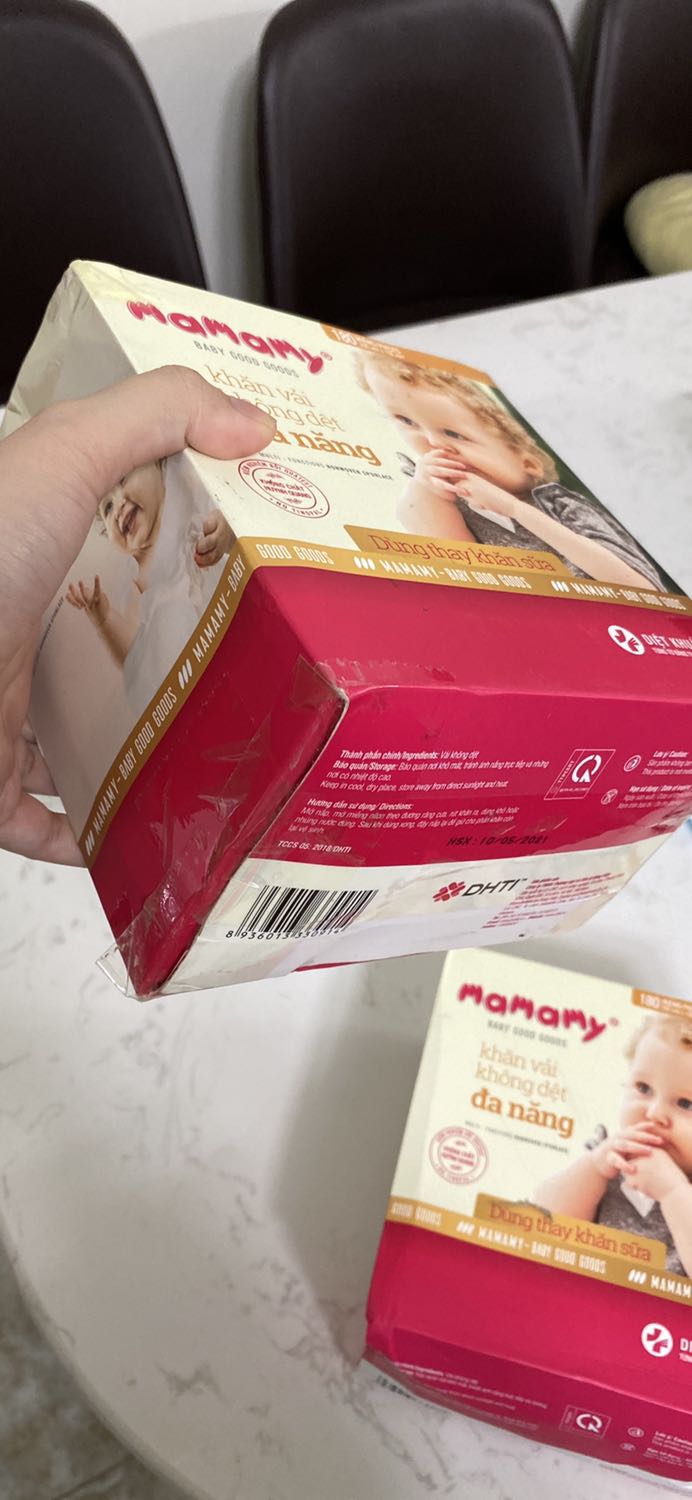 Hàng rất kém chất lượng, tôi muốn hoàn hàng, móp méo tè le, dơ và cát không, làm sao dùng cho em bé được