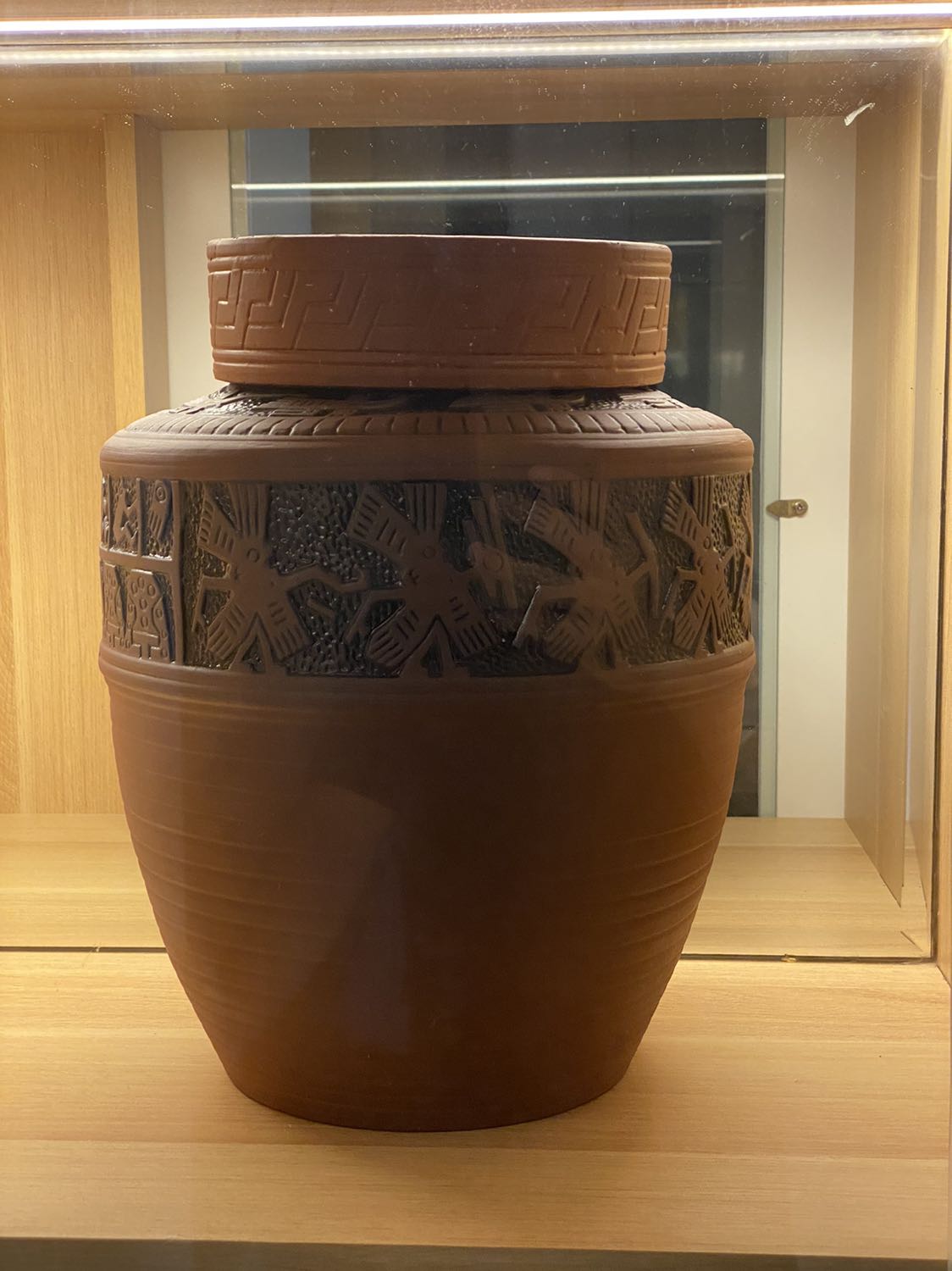 Hàng ổn, hoàn thiện tốt, nắp có chống va đập thì ổn hơn