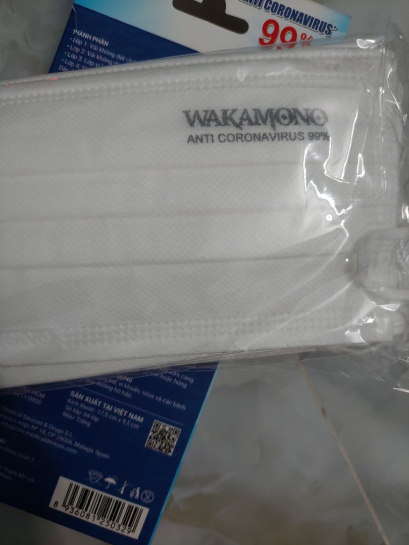 có vẻ như mình đã mua nhầm hàng giả. vì so nhãn bao bì đều không giống sản phẩm mình mua. đã vậy còn có in chữ wakamono đen lên khẩu trang