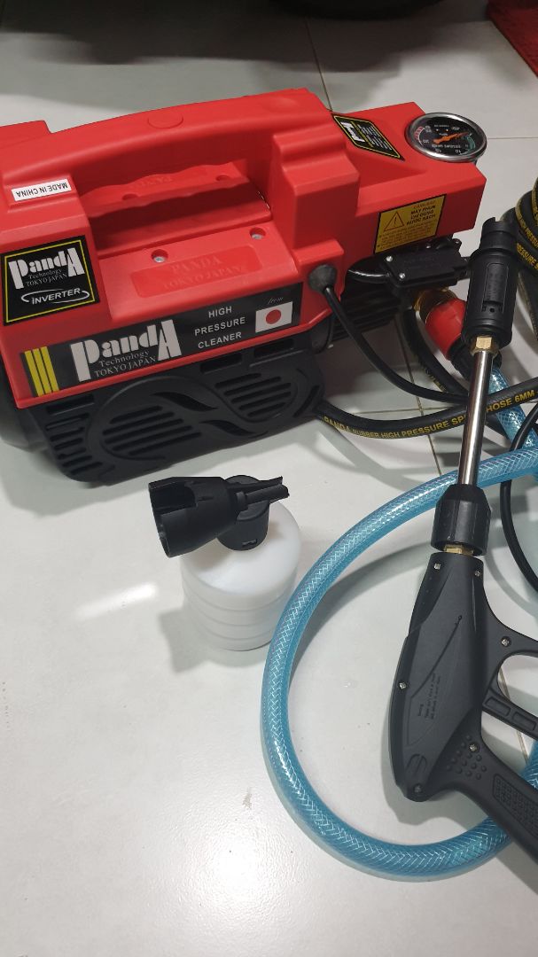 Vừa nhận được máy, *** thử ok,nhưng shop gởi hàng ko có tâm vậy ?gởi cho khách cái bình xịt dung dịch bị gãy chốt cài.vì sao khẳng định shop cố tình gởi như vậy ?vì trong thùng hàng ko có phần gãy này luôn.Yêu cầu đổi lại bình xịt hoặc trả lại kiện hàng nếu không giải quyết !