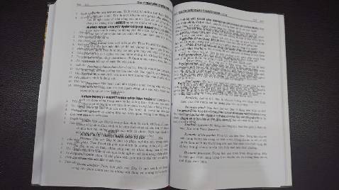 Sách bị in lỗi, chữ in chồng nhau bị nhiều trang lắm, mình chỉ upload được tối đa 5 hình thôi.
Không biết tiki có cho thu hồi lại không.
Thân.