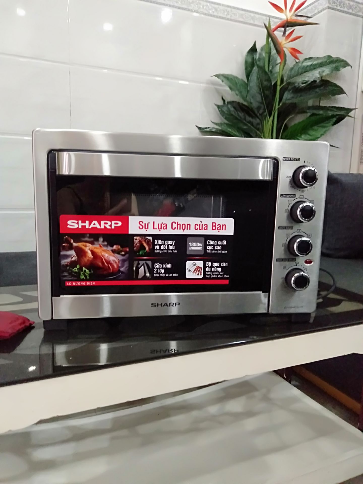 mình mới nhận được lò nướng ,đúng như quảng cáo ,,lò đẹp ,lòng trong của lò rộng rãi ,mình rất thích ,shipper dễ thương,nhiệt tình, cảm ơn shop và tiki nhe