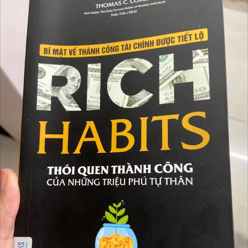 Sách hay lắm luôn nha mọi người. Ai đang cảm thấy bế tắc về kinh tế tài chính của bản thân thì nên đọc sách này nha. Mình đọc trong 2 ngày là xong, lần đầu mình bị thu hút bởi 1 quyển sách như vậy vì mình biết sách viết rất đúng. Rất nên mua, sách như khai sáng vậy.