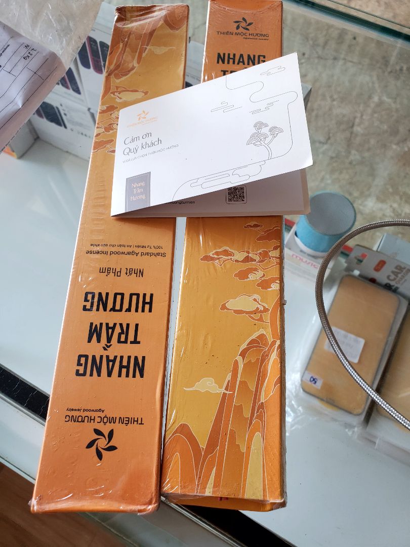 mùi hương thơm, dễ chịu? ít khói? an toàn cho sức khỏe? ok tốt thơm