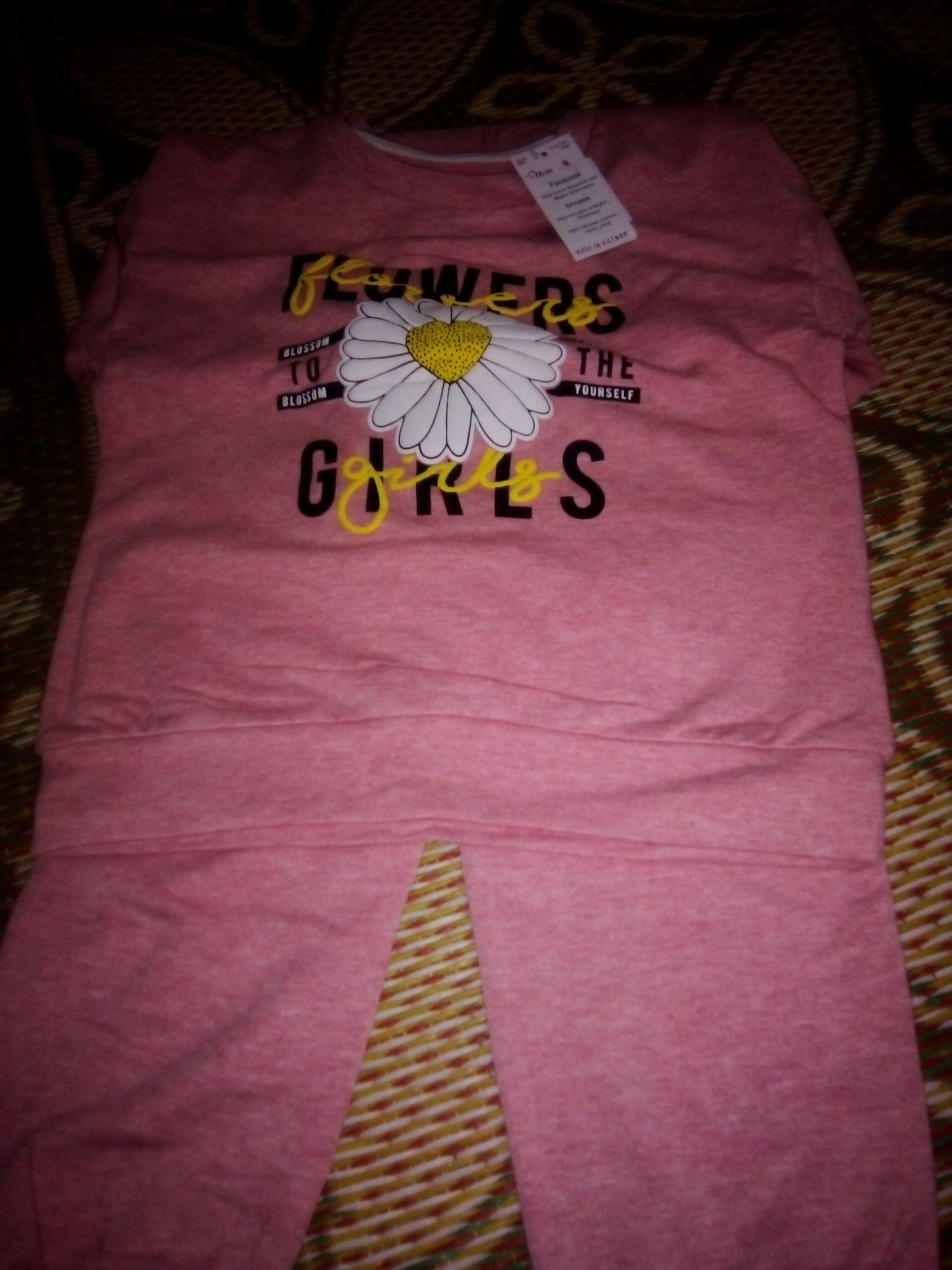 chất vải và hình in đều ok,đúng là tiền nào của nấy. Đồ đẹp miễn bàn