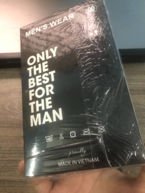 Cực kì hài lòng từ a - á luôn ạ, nhận hàng nhanh , hàng chính hãng nên đóng gói hộp rất xin sò và chuyên nghiệp luôn á, hộp bọc thêm lớp nilon bảo vệ hộp khỏi bụi, chất liệu áo sờ thì mềm mát, mặc không biết có thấm hút mồ hôi tốt ko ??, dùng thử đã . mua hàng shop nào cũng uy tín như này thì tốt,.