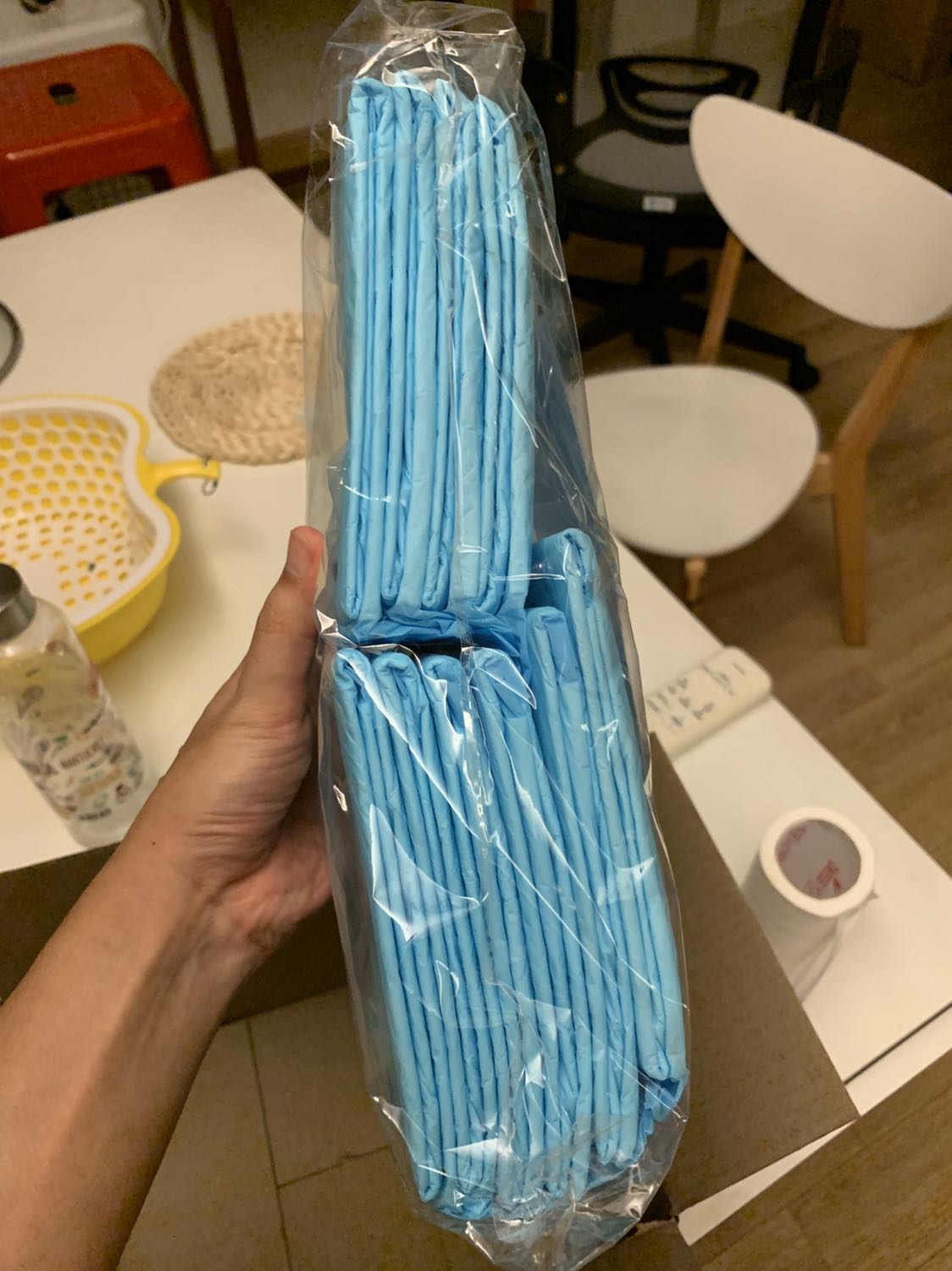 Mình đơn hàng 415340929 đặt 50 miếng, lúc mở ra có 10 miếng thôi. Trong khi trên Bill vẫn ghi rõ 50. Mất thời gian để liên hệ quá.