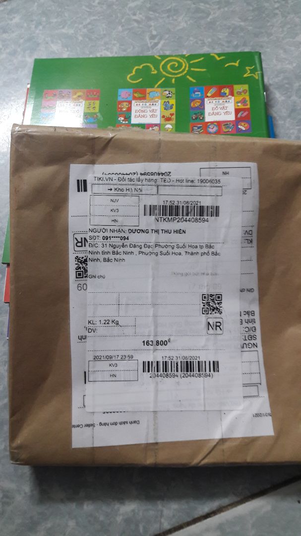 M là kh cũng khá lâu rồi của Tiki và lần nào nhận hàng cũng rất hài lòng. Nhưng lần này m thấy thất vọng quá.  Luôn tin tưởng tiki nên m ko kiểm tra lại hàng mà thanh toán tiền cho shiper. Mở gói hàng ra m thấy ko phải sp đặt mua.  Đơn hàng m đặt là 6 quyển dán hình trang phục công chúa mà Tiki giao cho m là 6 quyển tô màu.  M ko b sai ở khâu nào nhưng mong Tiki cho m câu trả lời hợp lý