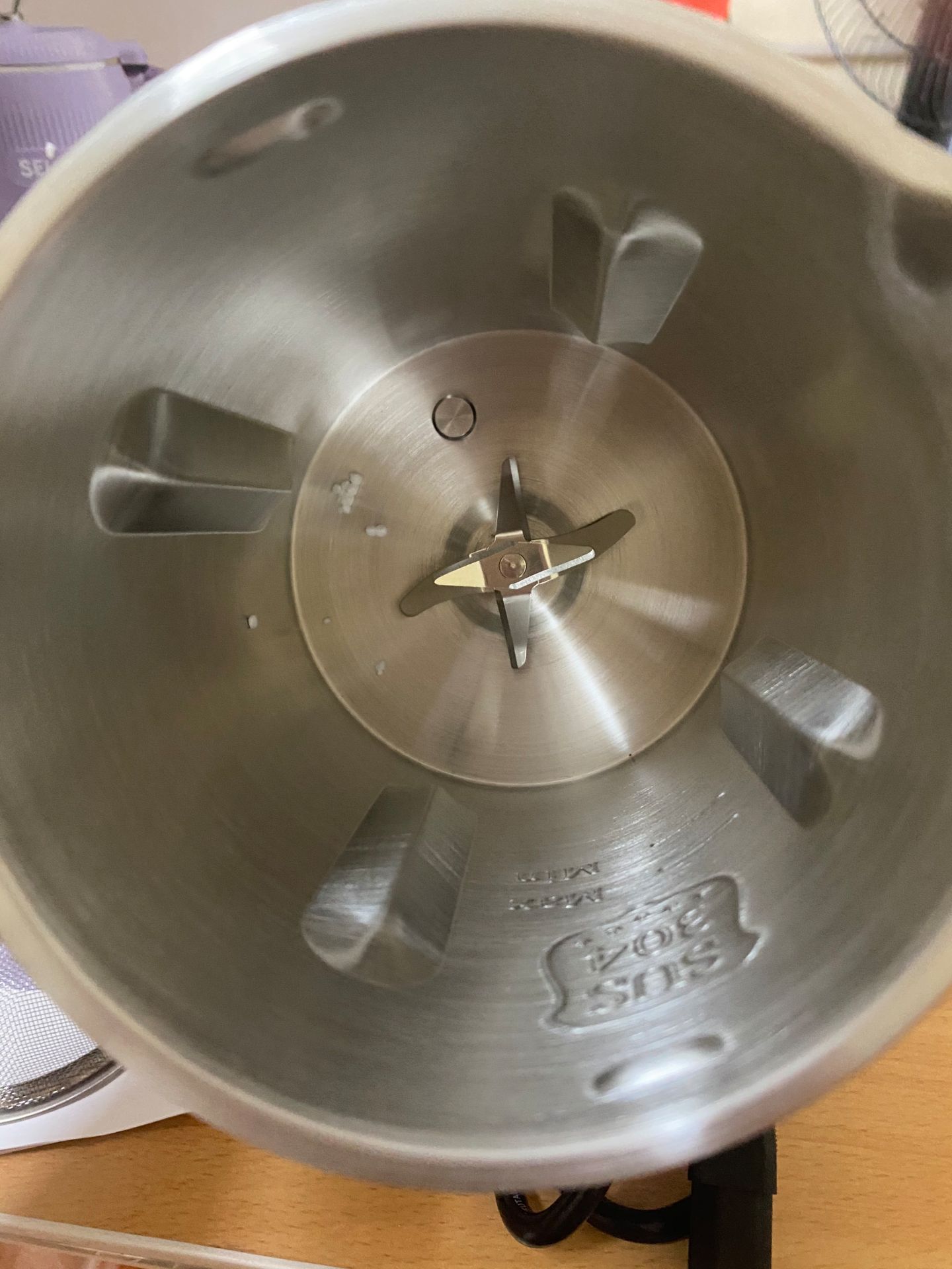 Hàng nhận đúng như mô tả. máy đẹp mình thử thấy máy chạy êm. nhiều chức năng có hướng dẫn siwr dụng rõ ràng