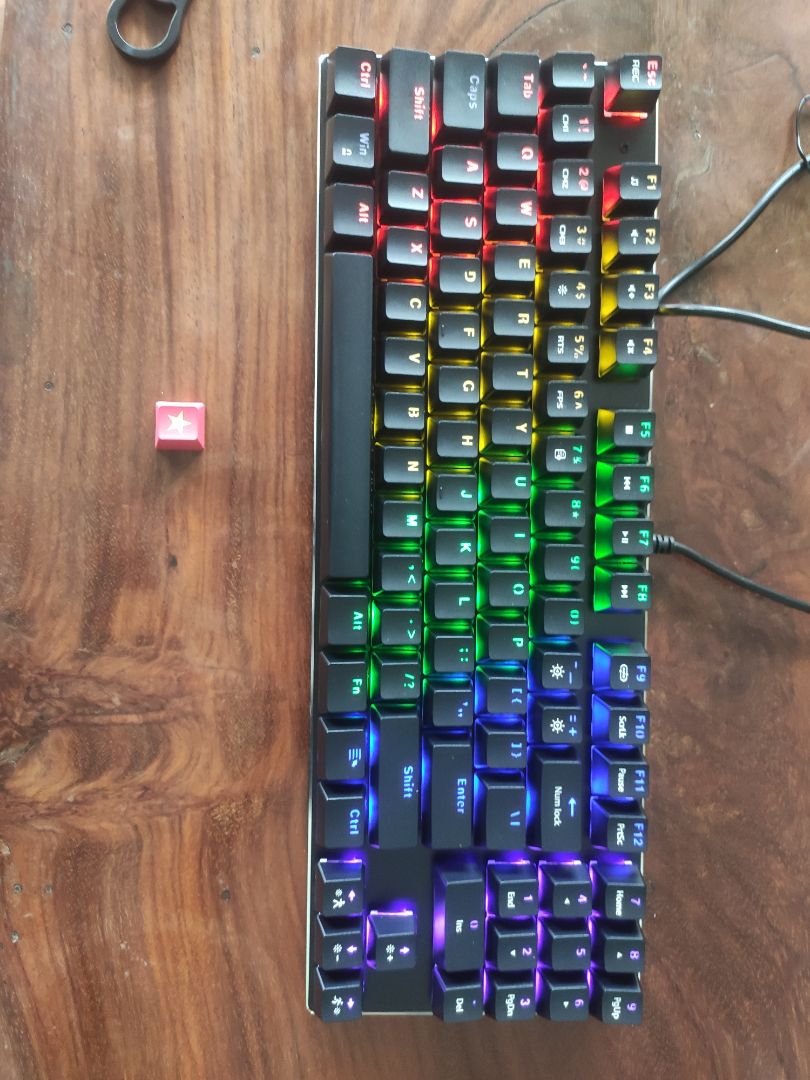 đóng gói cẩn thận, giao nhanh chỉ 2 ngày là nhận đc rồi bàn phím đẹp với giá tiền như vậy là rất đáng, k biết bàn phím có tắt mở các chế độ đèn hay k mà mình kiếm k thấy ai chỉ mình với. Chắc mình trước đó xài lap đánh quen rồi nên khi đánh bàn phím 89keys này mình cảm thấy chưa quen tay với hơi nhỏ .
Hàng chất lượng đáng mua đó