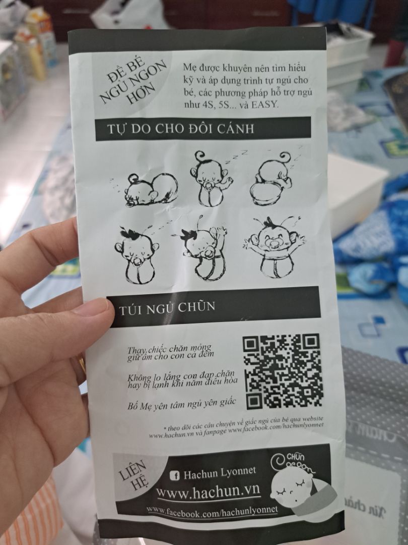 chất liệu vải mỏng nhẹ thoáng mát .