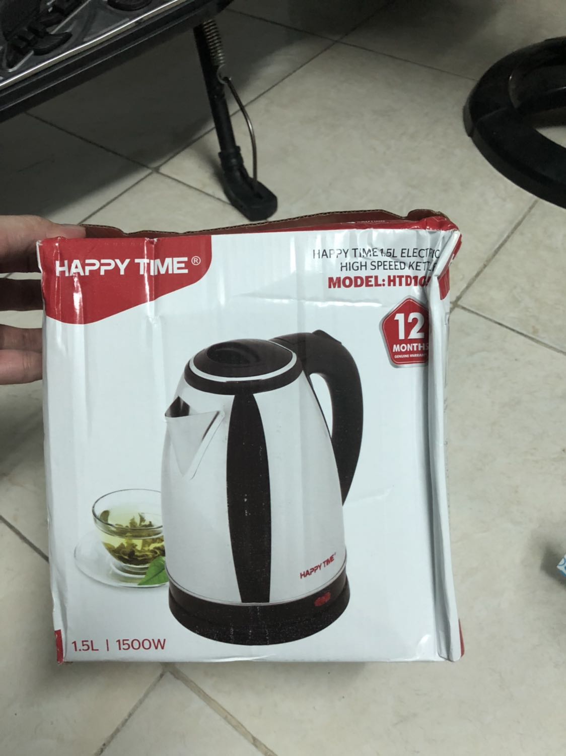 Giao hàng trễ 5 ngày. Thùng móp méo, tem nhăn nhúm. Đặc biệt đế và bình không khít nên khi đặt lên đế bình lắc lư như bập bênh. Đề nghị tiki xử lí giúp mình trường hợp này gấp!