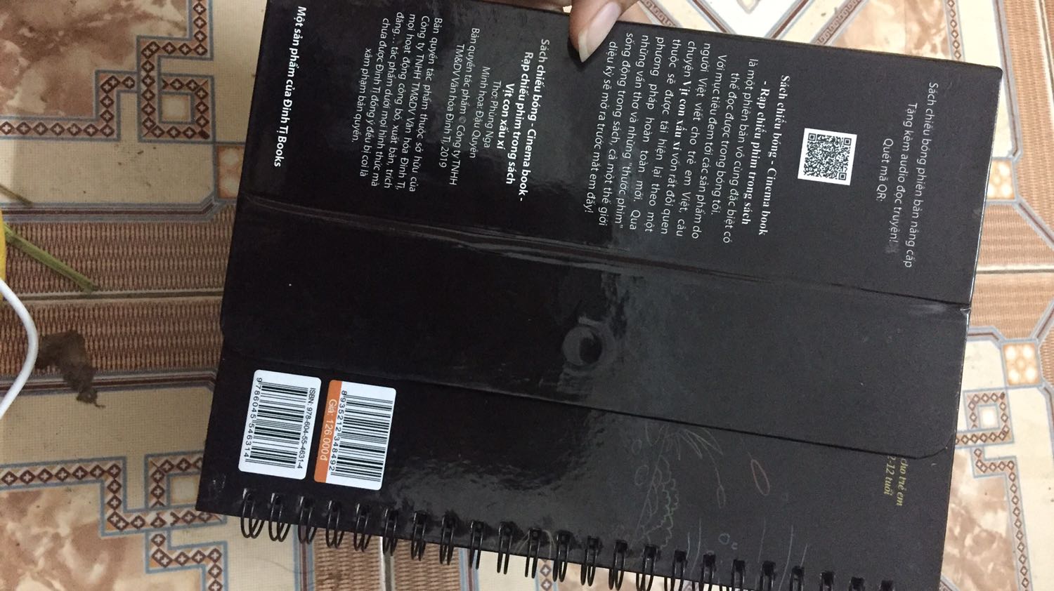 Giao hàng nhanh. Đóng gói cẩn thận, nhưng không có đèn pin ạ