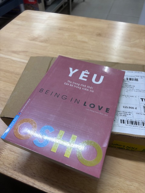 Giao hàng nhanh chóng. Uy tín của tiki là số 1 đối với mình. Thấy nhiều người đánh giá nội dung sách hay, mình rước em ấy vào tủ sách ngay. Chữ in rõ ràng, sách còn thơm mùi sách mới.