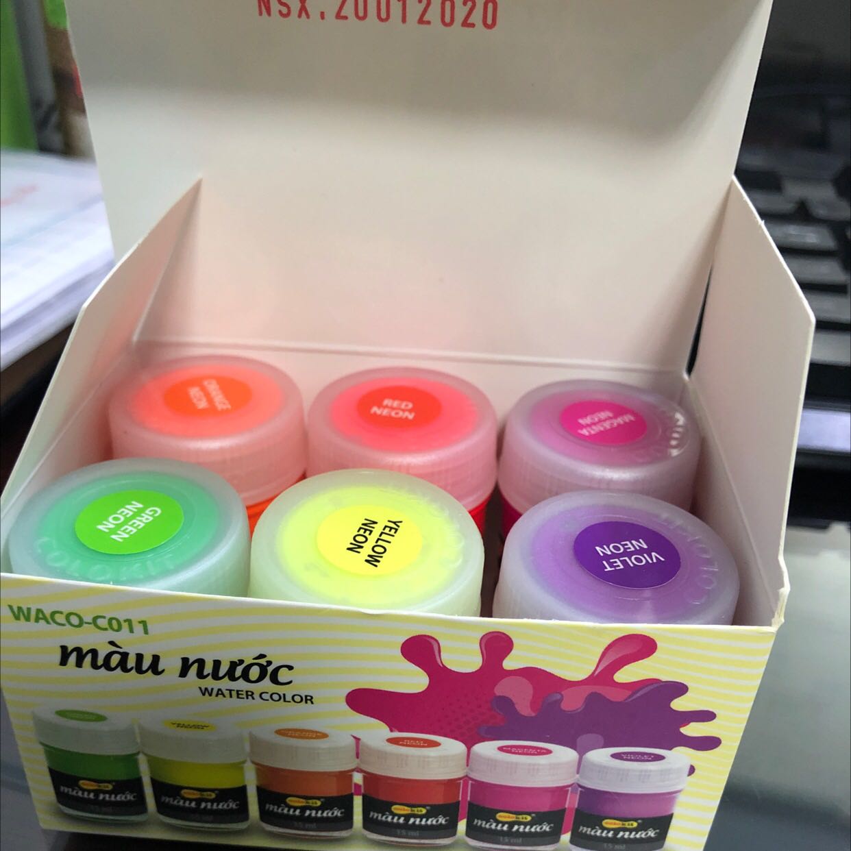 Hàng đẹp chất lượng lắm. Mua từ store nên ytam hơn hàng trôi nổi. Mỗi tội k nghĩ cái bút viết bảng nó bé xíu xiu thế ))))