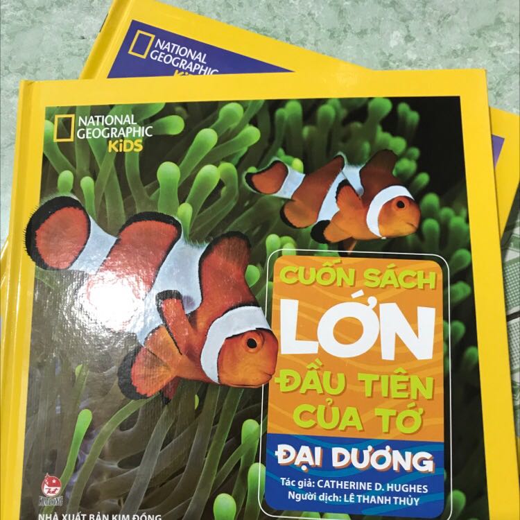 Sách bìa bóng, cứng. Bên trong giấy bóng in màu. Màu sắc rỏ nét, hình ảnh hấp dẫn