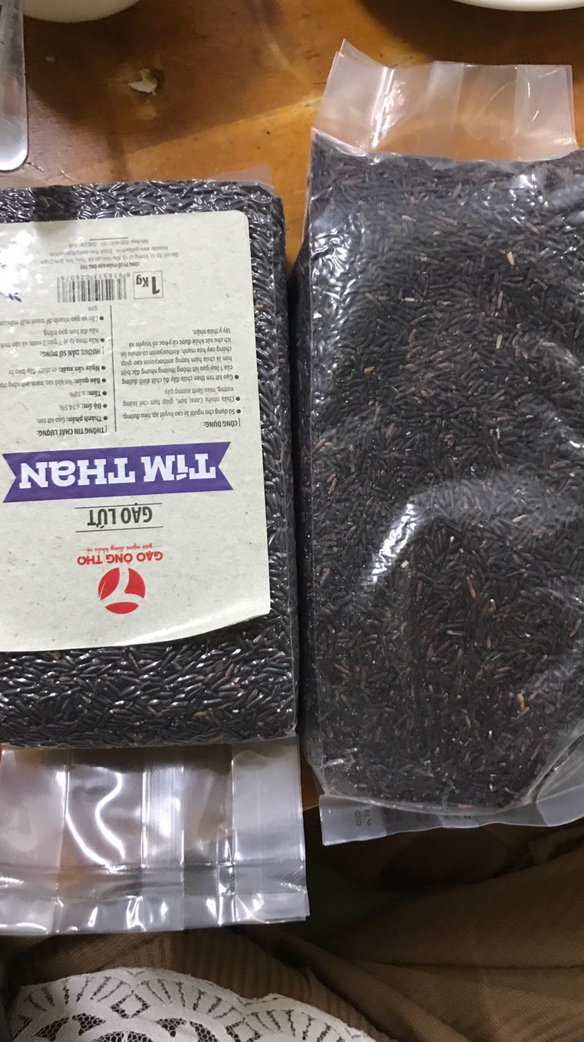 Mình mua 2túi gạo Ông Thọ. , Chỉ có 1 túi hút chân không nhãn hiệu đầy đủ, còn 1 túi ko nhãn hiệu và cũng ko hút chân ko ko biết gạo gì luôn?