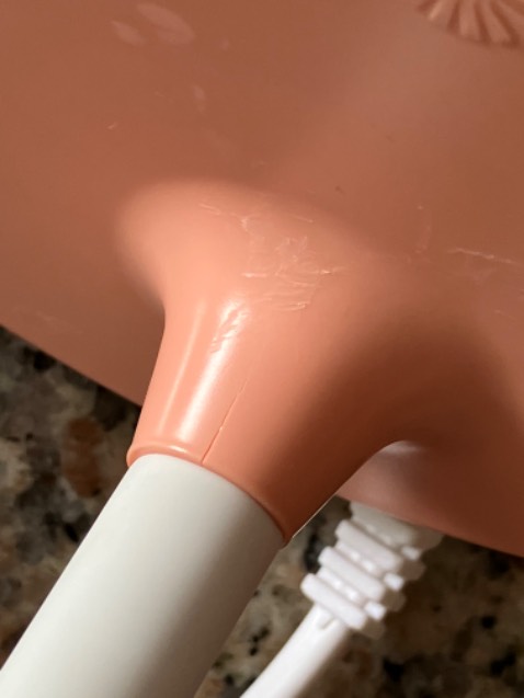 Ánh sáng tốt (4 chế độ), điều chỉnh độ sáng được 3 cấp độ. Tuy nhiên phần đế bị nứt và xước nhiều (có vài khách cũng bị vậy mà sao Tiki ko làm việc lại với đơn vị bán hàng).