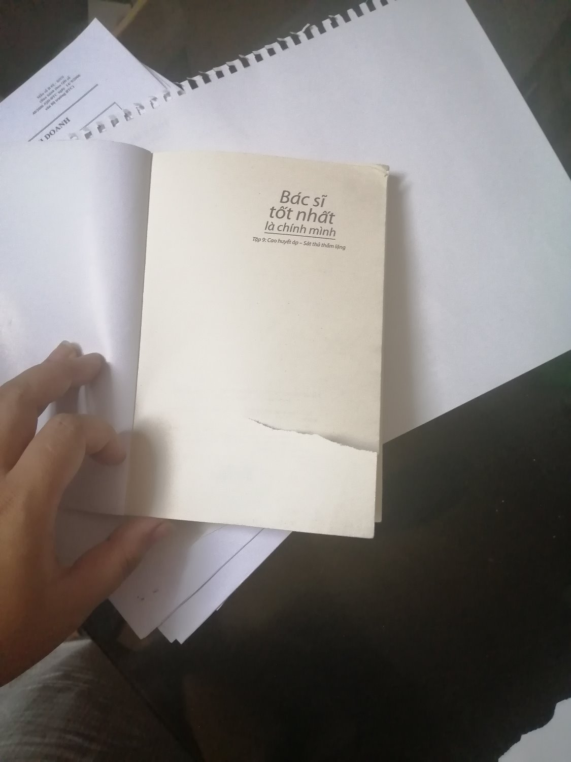 sách cung cấp khá đầy đủ về chứng bệnh cao huyết áp, điểm trừ là chất lượng sách khi giao quá tệ, không khác gì sách cũ.