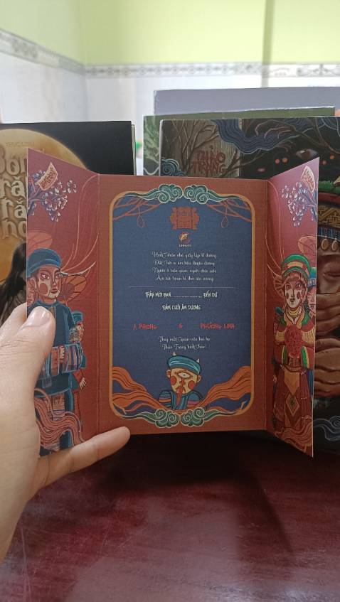 Nhận sách rất chỉn chu và đẹpppppp luôn, bìa nhám bóng hiệu ứng tốt cầm lên thấy mua rất đáng. Ủng hộ sách real, là cách ủg hộ tác giả tốt nhất nha mn ơi