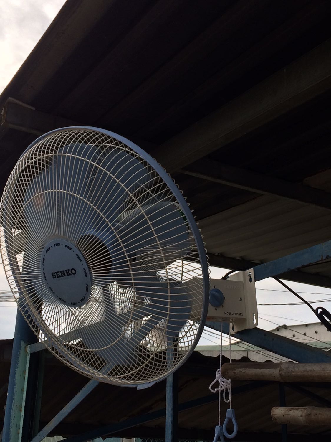 Sp chưa qua sử dụng. Nhưng bảo quản ko được tốt. Tới tay người dùng trầy xước nhiều. Ko ah hưởng nhiều bt tầm 1củ trở lên sẽ trả hoặc đổi lại. 320k cũng ko là quan trọng quá vđề. Sp chưa qua sử dụng. Nhưng bảo quản ko được tốt. Tới tay người dùng trầy xước nhiều. Ko ah hưởng nhiều bt tầm 1củ trở lên sẽ trả hoặc đổi lại. 320k cũng ko là quan trọng quá vđề.