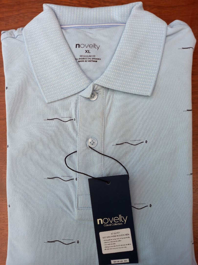 áo có pha chất liệu bamboo, nên mặc thoáng mát. Về size áo, với kiểu áo polo Novelty regular fit, nên chọn tăng thêm 1 size với cỡ áo thông thường, ví dụ mình mặc size L với kiểu Classic, thì nên chọn size XL với regular fit