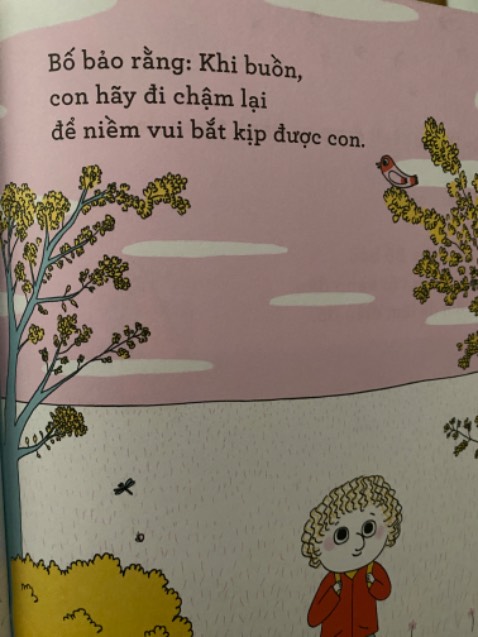 Lúc đầu nhận sách mình nghĩ: "sao 6x tiền mà nó mỏng và ít chữ như này nhỉ? Liệu có đáng không??" (Dù biết đây là sách tranh)

Sau khi đọc, ngắn thôi, nhanh thôi, nhưng nó nhẹ nhàng tình cảm thật sự. Đơn giản lúc nào cũng hạnh phúc, chúng ta chỉ cần đơn giản vậy thôi.