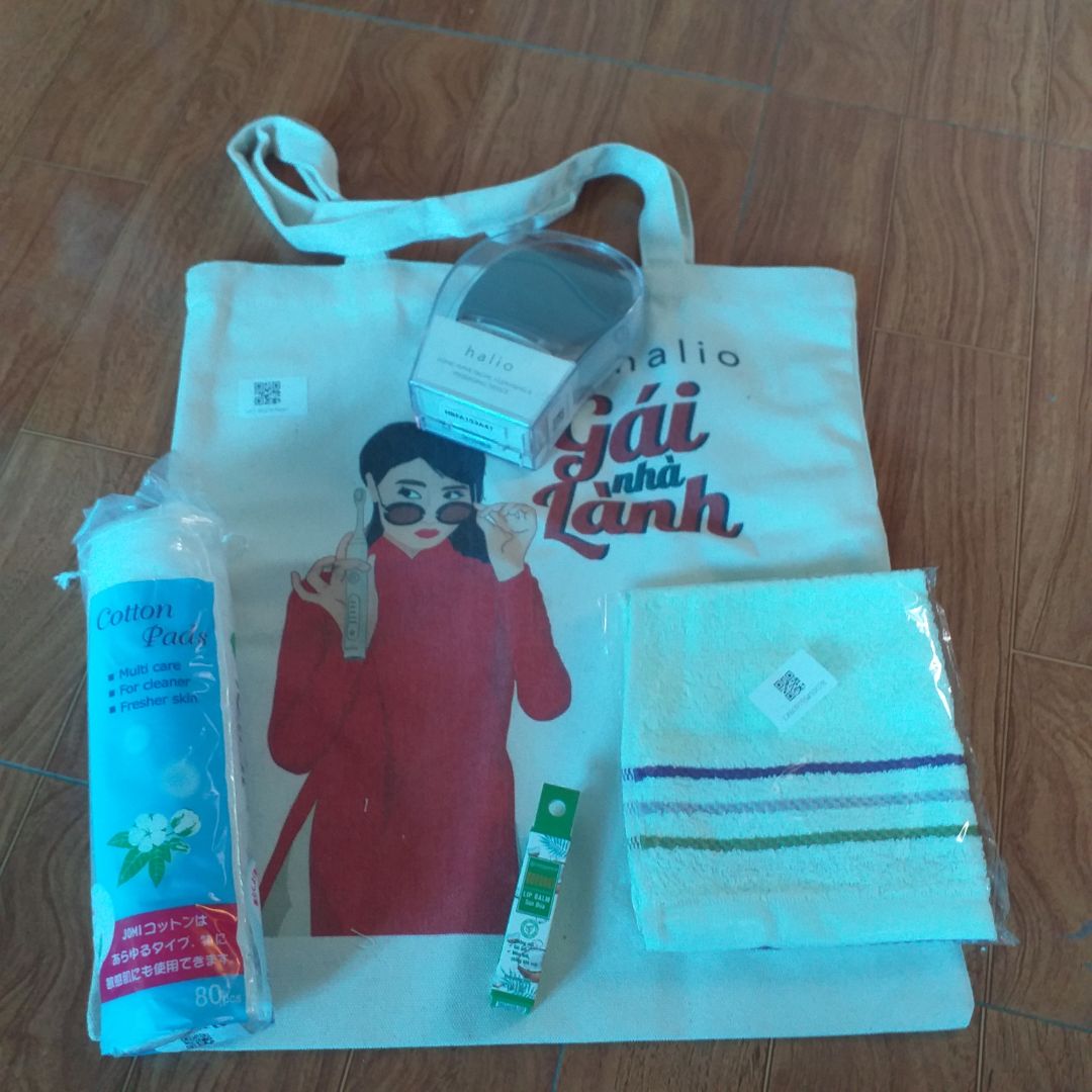 Giao hàng nhanh hơn dự kiến, đóng gói cẩn thận, đủ quà tặng. Săn sale black friday nên giá rất chim ưng. Về độ bền và hiệu quả thì do lần đầu mình mua nên cần thời gian để kiểm chứng ạ. Lần sau sẽ tiếp tục ủng hộ shop ạ